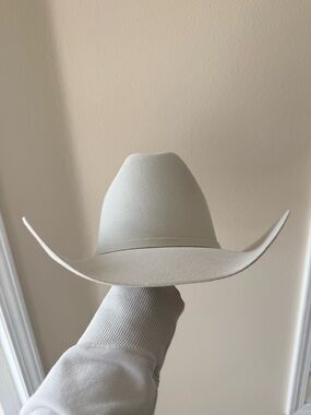 Bailey Classic Western Cowboy Hat in Light Cream / Bone